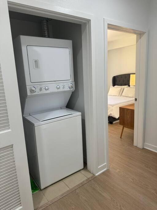 The Carlton- Modern-Luxury 2 Master Suites In Hrt Of Sm Steps To Ocean Ave 로스앤젤레스 외부 사진