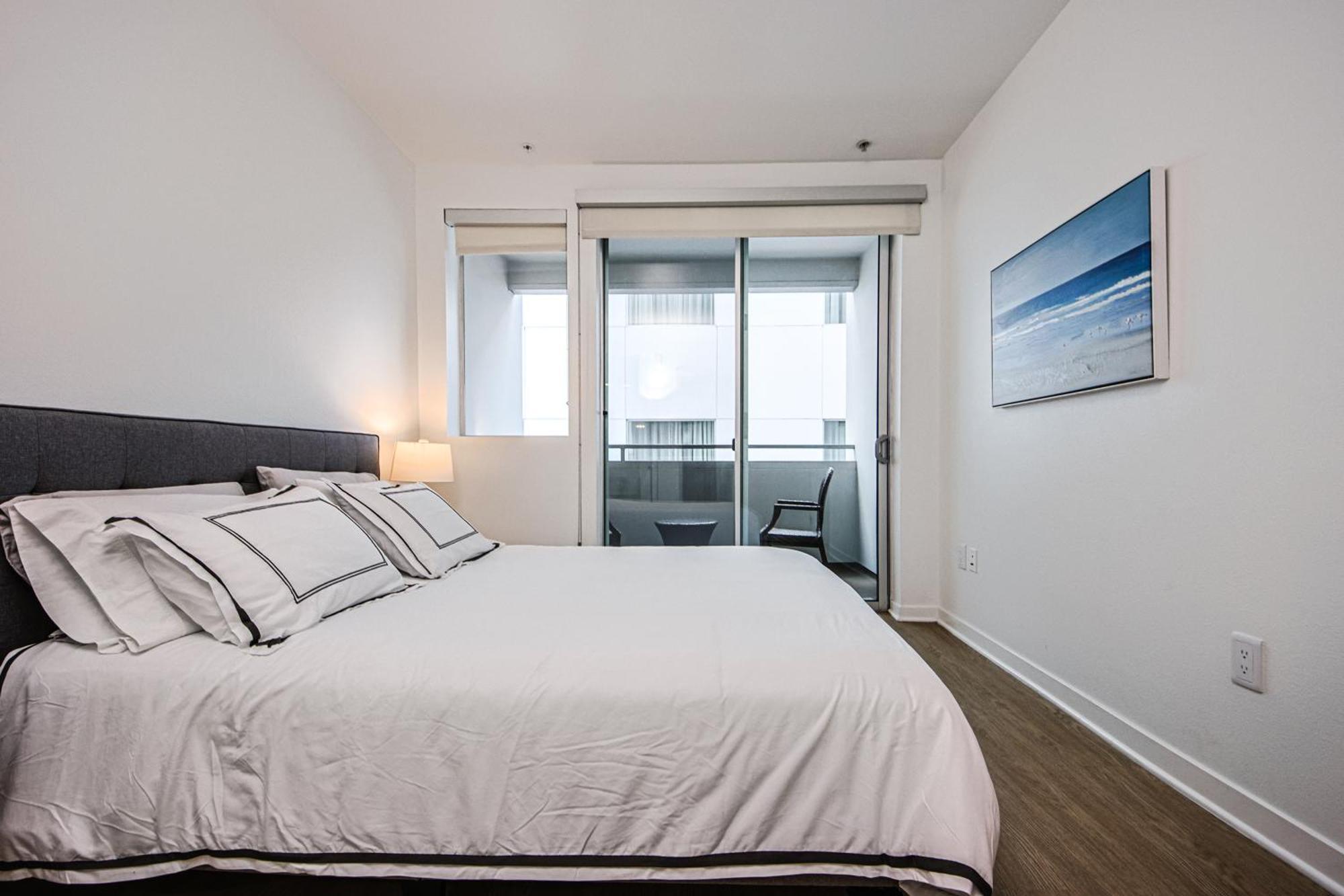 The Carlton- Modern-Luxury 2 Master Suites In Hrt Of Sm Steps To Ocean Ave 로스앤젤레스 외부 사진