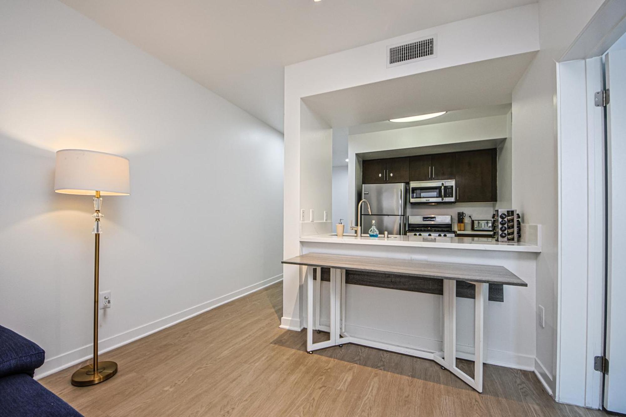 The Carlton- Modern-Luxury 2 Master Suites In Hrt Of Sm Steps To Ocean Ave 로스앤젤레스 외부 사진